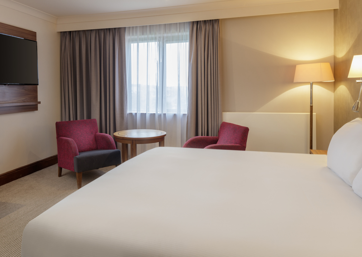 ROOMS & SUITES