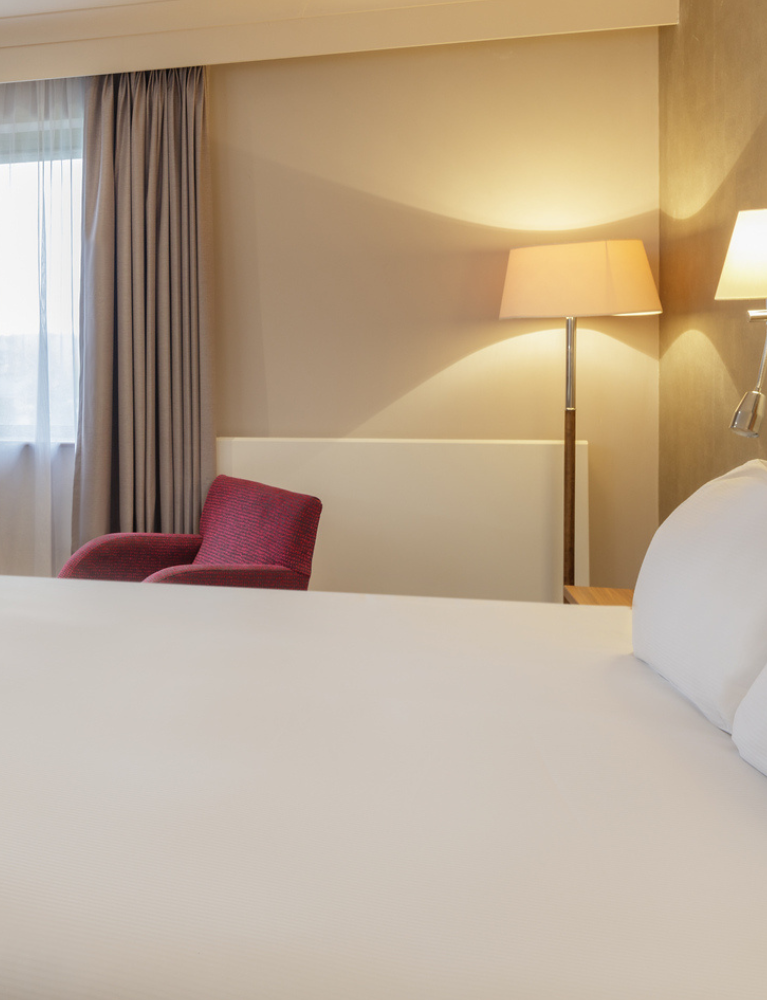 ROOMS & SUITES