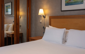 Carousel Desktop Junior Suite 4