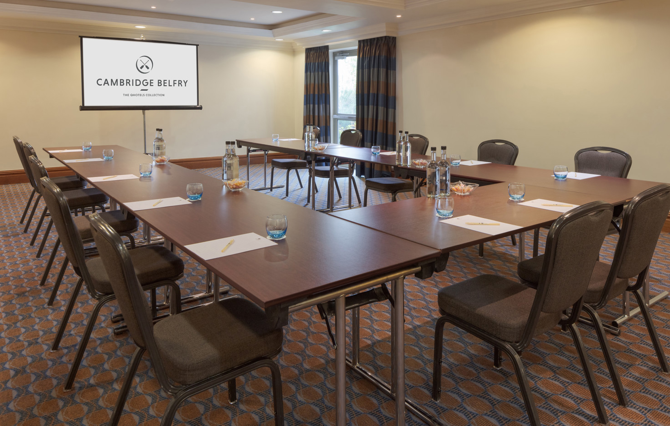 Gallery Madgalene Ushape 2