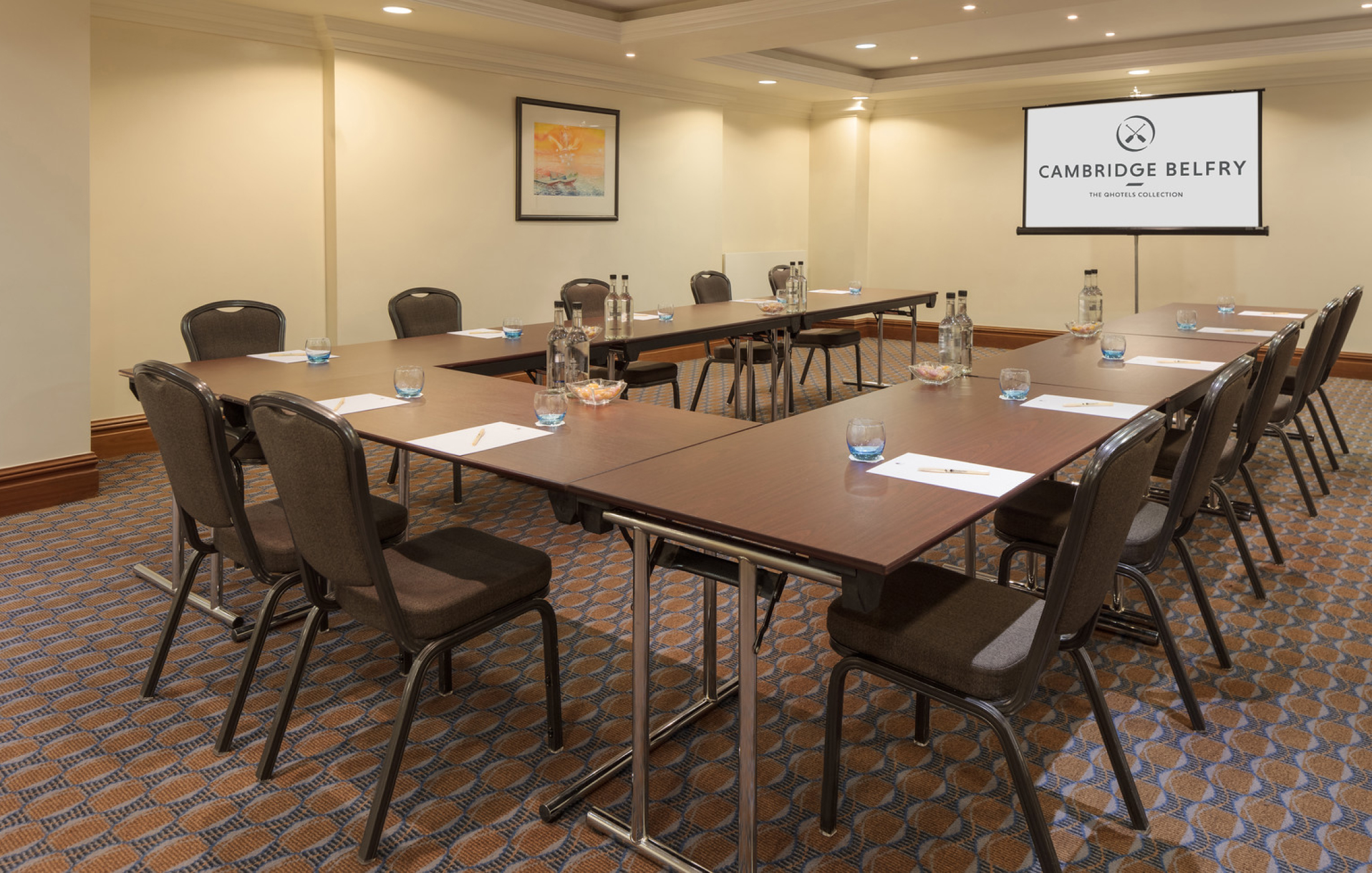 Gallery Madgalene Ushape 3